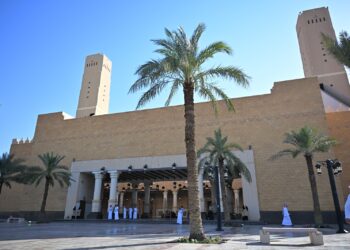 مشروع فرش جامع خادم الحرمين الشريفين بمدينة حائل