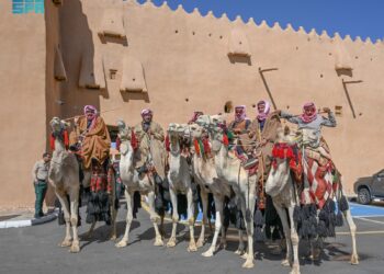 سمو ⁧‫أمير منطقة حائل‬⁩ يلتقي أعضاء رحلة العقيلات